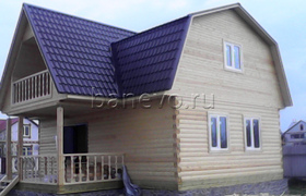 Фото дома из бруса 6х8 с террасой 2,5х4,0м Д-21 с ломаной крышей.